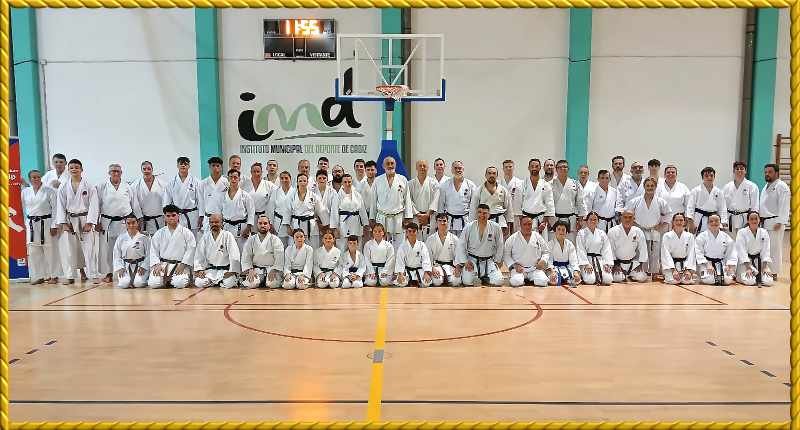 ¡Perfecto! 😊 Entonces vamos a activar el efecto **solo una vez** cuando el encabezado entre en **pantalla visible (viewport)**, en lugar de hacerlo al cargar toda la página. Esto lo haremos usando el **Intersection Observer** de JavaScript, que es muy ligero y no necesita librerías externas. --- ### ✅ PASOS COMPLETOS (AJUSTADO A TU PEDIDO) #### 🧩 A. HTML — Inserta este bloque en Bricks: ```html ``` --- #### 🎨 B. CSS — Pega este código en el CSS personalizado de la página: ```css #typewriter { font-family: monospace; font-size: 2rem; white-space: nowrap; overflow: hidden; border-right: 2px solid black; width: fit-content; animation: blinkCursor 0.7s steps(1) infinite; } @keyframes blinkCursor { 0%, 100% { border-color: black; } 50% { border-color: transparent; } } ``` --- #### ⚙️ C. JavaScript — Añade este script justo debajo, como un bloque HTML o en el Footer Scripts: ```html ``` --- ### ✅ Resultado: * El texto **aparece letra a letra** con efecto máquina de escribir. * Solo **una vez**, cuando el usuario ve el encabezado en pantalla. * No se repite al hacer scroll. --- ¿Quieres que también desaparezca el cursor al terminar o que tenga un ligero sonido tipo tecleo? Te lo puedo añadir si te interesa.